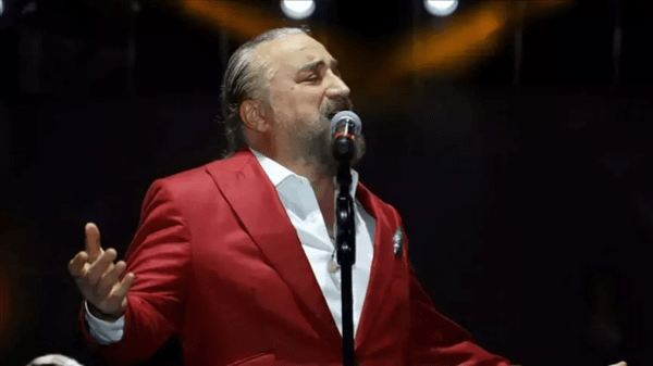 Τουρκία: Ο γνωστός τραγουδιστής Volkan Konak πέθανε στη σκηνή – Η ανάρτηση Ιμάμογλου