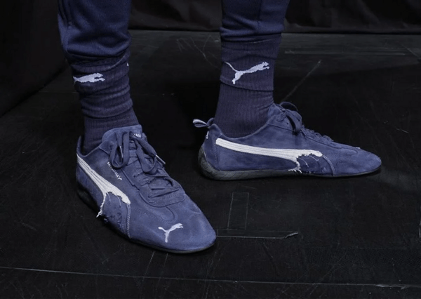 ΕΠΕΞ Φθαρμένα vs καθαρά sneakers: Το πιο φιλικό ματς στην ιστορία της μόδας