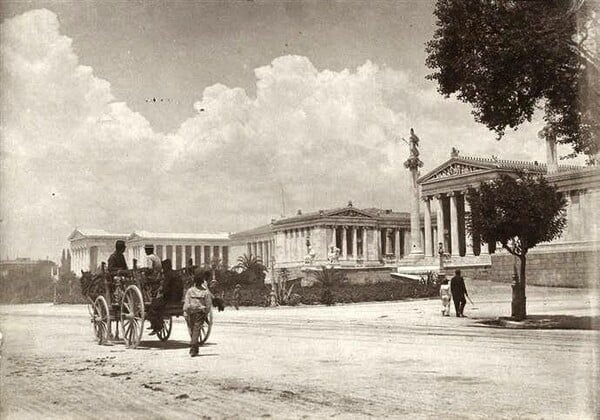 Για γκιουβετσάδα και καπαμά στα παλιά μαγέρικα της Αθήνας