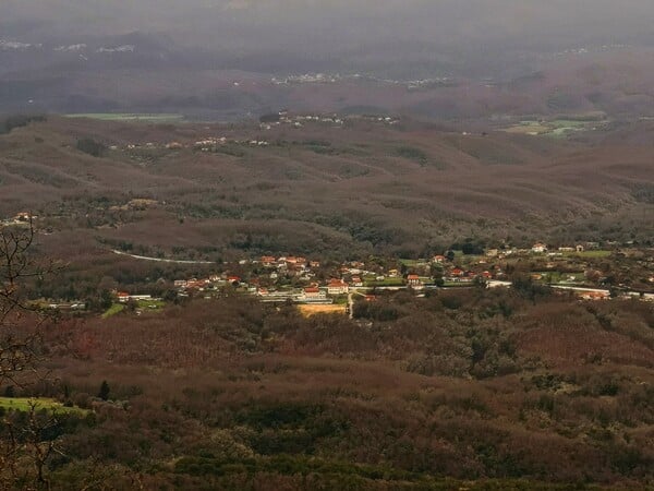 «Στο χωριό καταλάβαμε για πρώτη φορά πως ο φορτιστής του κινητού κάνει θόρυβο»