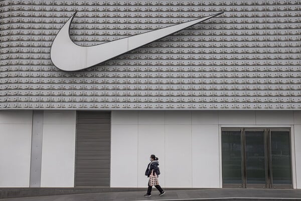 Από τη Nike στη Nvidia: Ποιες Αμερικανικές εταιρίες κινδυνεύουν περισσότερο από τους δασμούς Τραμπ