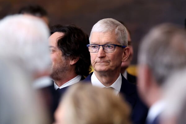 Το iPhone των 2.100€: Πώς οι δασμοί Τραμπ απειλούν την Apple
