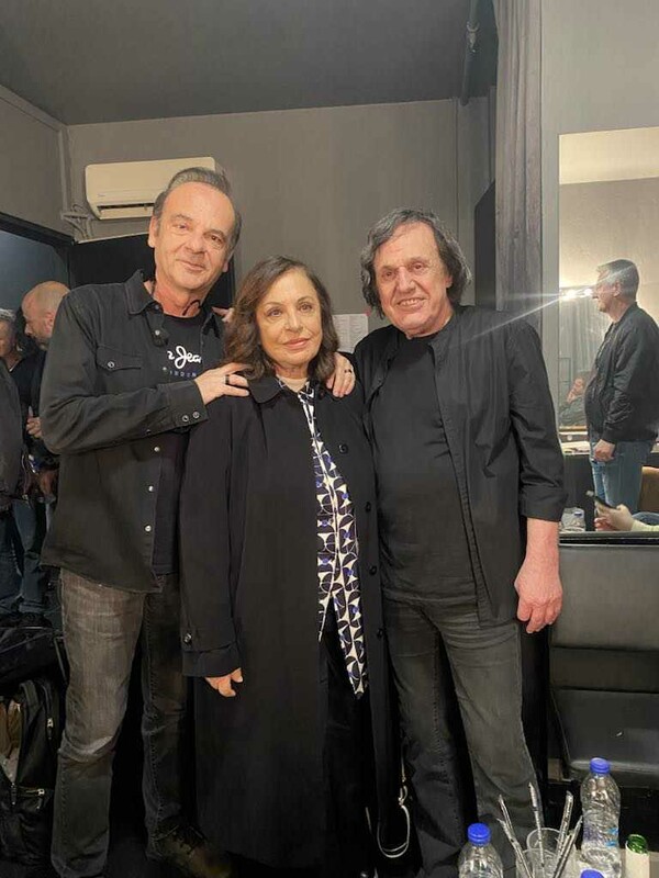 Η Χάρις Αλεξίου με τον Βασίλη Παπακωνσταντίνου και Οδυσσέα Ιωάννου