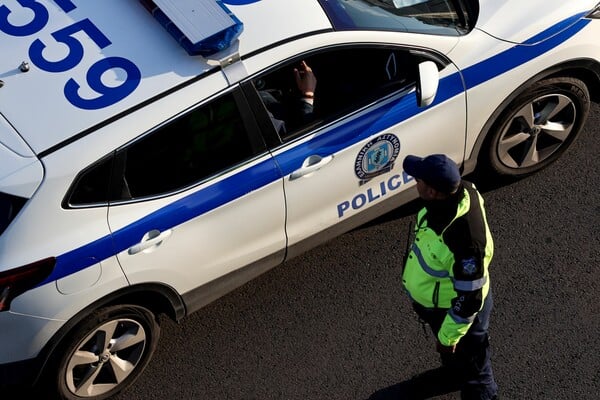 Ληστεία στην Αιτωλοακαρνανία: Βίντεο από τη διαφυγή των δραστών αφού απέσπασαν 200.000 €