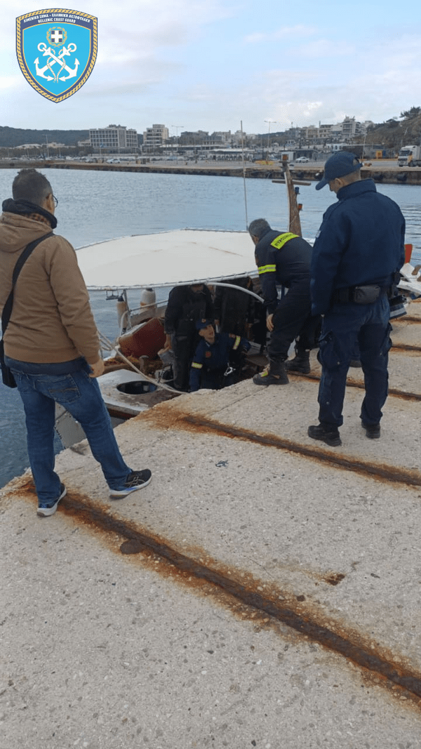 Ραφήνα: Επιχείρηση διάσωσης σκύλου από το Λιμενικό και την Πυροσβεστική