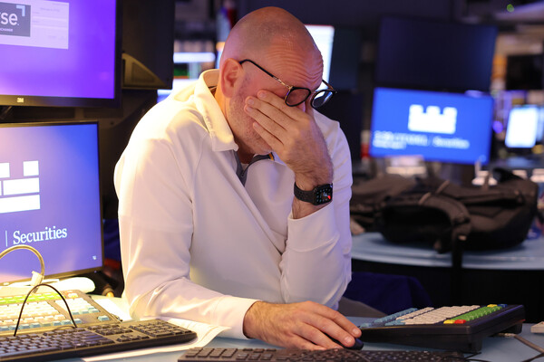 Πώς ένα ψευδές tweet προκάλεσε χάος στο χρηματιστήριο μέσα σε λίγες ώρες