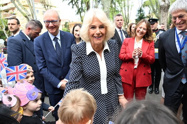 Η ιστορική ομιλία του Καρόλου και μία πίτσα-έκπληξη για την Καμίλα: Το βασιλικό ζέυγος στην Ιταλία