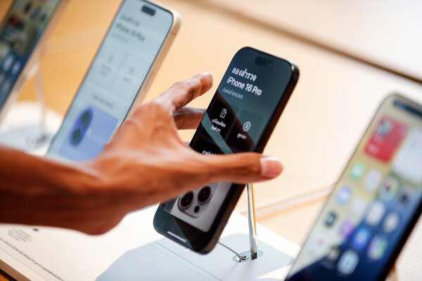 Η τιμή του iPhone μπορεί να τριπλασιάσει στα 3.500 δολάρια αν κατασκευάζεται στις ΗΠΑ