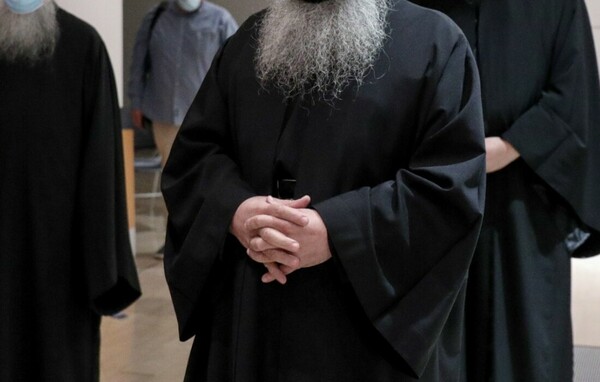 Ιερέας καταδικάστηκε για βιασμό ανήλικης σε χωριό της Άρτας- Την κακοποίησε και μέσα σε εκκλησία
