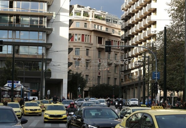 Κίνηση στους δρόμους: Μεγάλες καθυστερήσεις στον Κηφισό και το κέντρο της Αθήνας