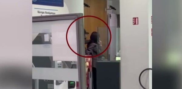 Πάτρα: Βίντεο - ντοκουμέντο από την ένοπλη ληστεία μέσα στην τράπεζα