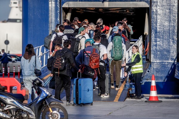 Ξεκίνησε η μεγάλη έξοδος του Πάσχα - Αυξημένη κίνηση στα λιμάνια 