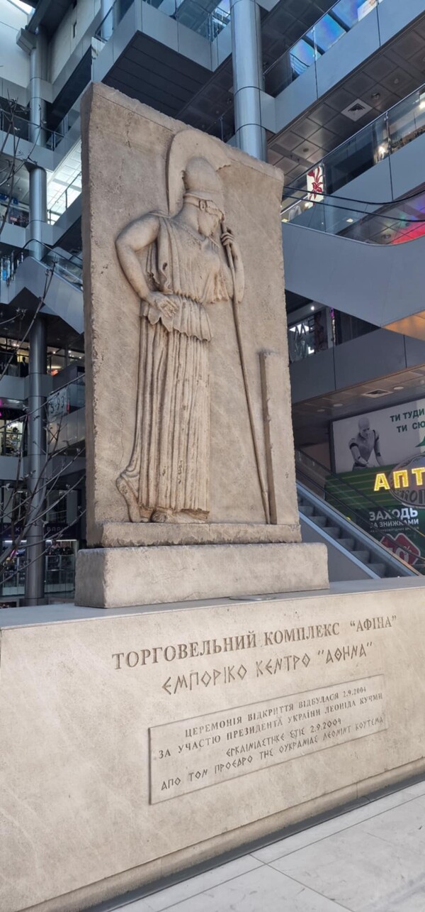 ΓΙΑ ΠΑΣΧΑ -------- Έλληνας χορεύει στην εθνική όπερα της Οδησσού και ζει μόνος στην Ουκρανία εν μέσω πολέμου