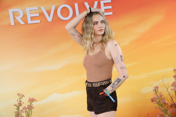Η σπάνια εμφάνιση της Κάρα Ντελεβίν στο Coachella μετά την απεξάρτηση 