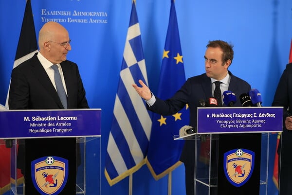 Ενισχύεται η συνεργασία Ελλάδας -Γαλλίας: Δένδιας και Λεκορνού υπέγραψαν σύμβαση για 16 πυραύλους Exocet