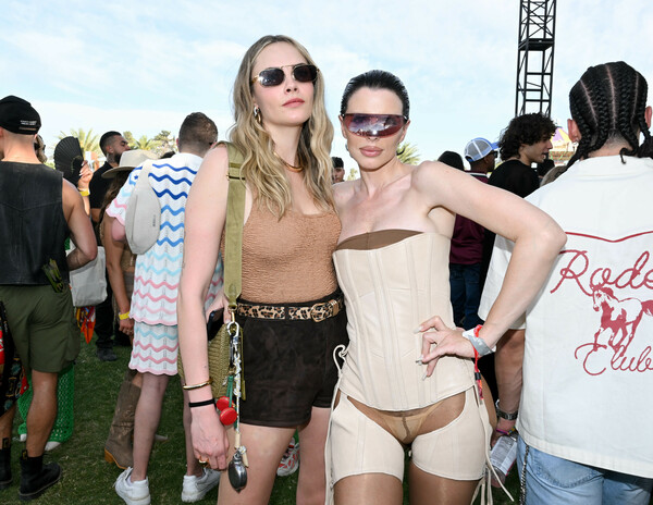 Η σπάνια εμφάνιση της Κάρα Ντελεβίν στο Coachella μετά την απεξάρτηση