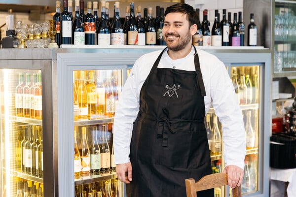 Καπάνι Μάρκετ: Ένα οινορεστοράν που παντρεύει Βορρά, Βαλκάνια και Ανατολή