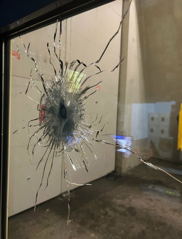 Γαλλία: Νυχτερινές επιθέσεις με πυρά και εμπρησμούς σε επτά φυλακές