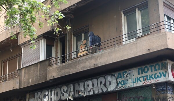 Εξάρχεια: Σε εξέλιξη η εκκένωση κτηρίου υπό κατάληψη 