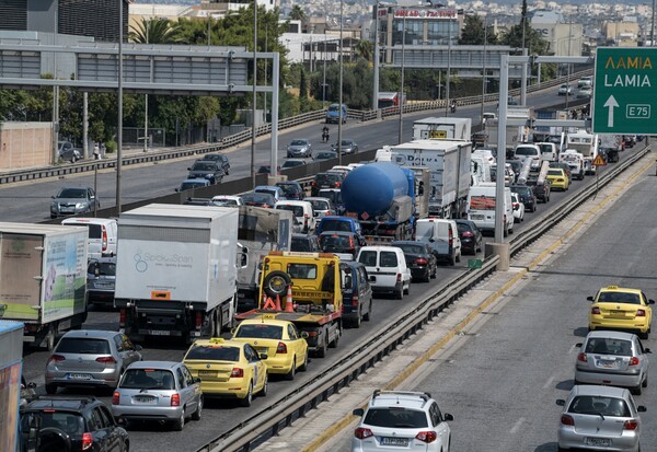 Κίνηση στους δρόμους: Μεγάλες καθυστερήσεις σε Κηφισό και Πειραιά