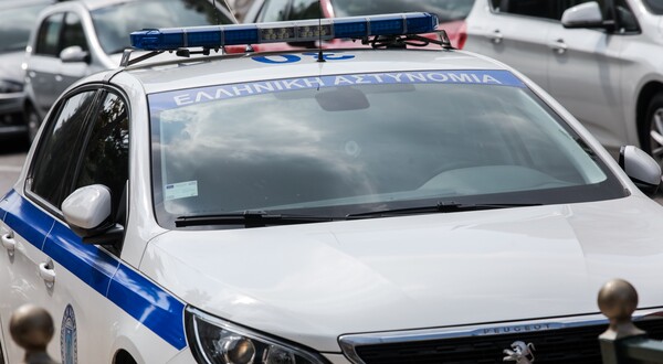 Πειραιάς: Η 39χρονη που κακοποιούσε τα παιδιά της, τα δωροδόκησε για να ξεγελάσουν την κοινωνική λειτουργό