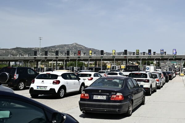 Έξοδος Πάσχα: Σχεδόν μισό εκατομμύριο οχήματα έφυγαν από την Αττική - Αύριο η κορύφωση