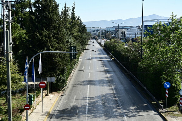 Άδεια πόλη η Αθήνα ανήμερα του Πάσχα - Ελάχιστοι κυκλοφορούν στο κέντρο