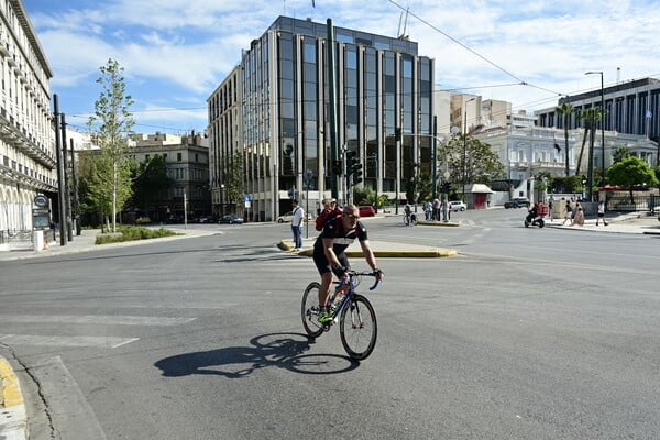 Άδεια πόλη η Αθήνα ανήμερα του Πάσχα - Ελάχιστοι κυκλοφορούν στο κέντρο