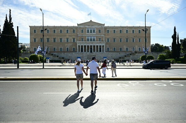 Άδεια πόλη η Αθήνα ανήμερα του Πάσχα - Ελάχιστοι κυκλοφορούν στο κέντρο