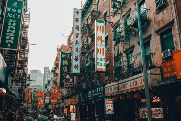 Δασμοί Τραμπ: «Χτυπάει» και την Chinatown στη Νέα Υόρκη ο εμπορικός πόλεμος