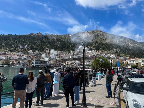 Κάλυμνος: Ακρωτηριάστηκε από τη φωτοβολίδα ο 15χρονος - Νοσηλεύεται στο ΚΑΤ 