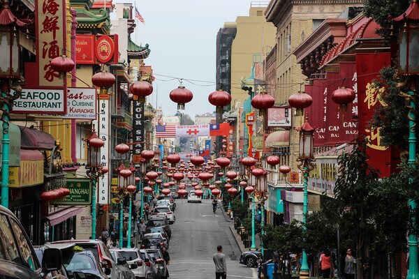 Δασμοί Τραμπ: «Χτυπάει» και την Chinatown στη Νέα Υόρκη ο εμπορικός πόλεμος