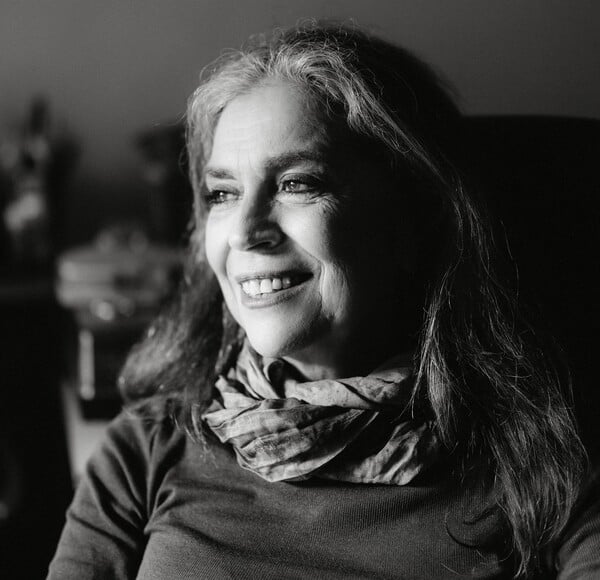 Σαβίνα Γιαννάτου: «Μια καλή κριτική κινητοποιεί κι άλλους ανθρώπους, και μαζί τους κινητοποιείσαι κι εσύ»