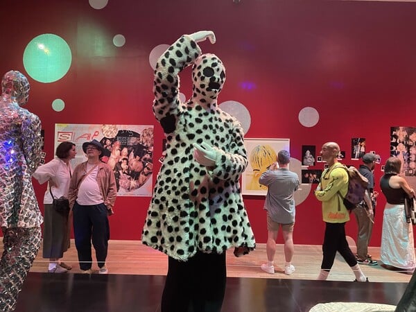 Leigh Bowery: ακόρεστο σεξ και υψηλή τέχνη από την καλτ φιγούρα που σημάδεψε μια εποχή