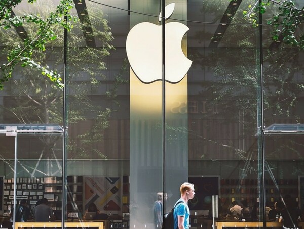Δασμοί Τραμπ: Ο μεγαλύτερος αντίπαλος του iPhone έχει ένα πλεονέκτημα στον εμπορικό πόλεμο