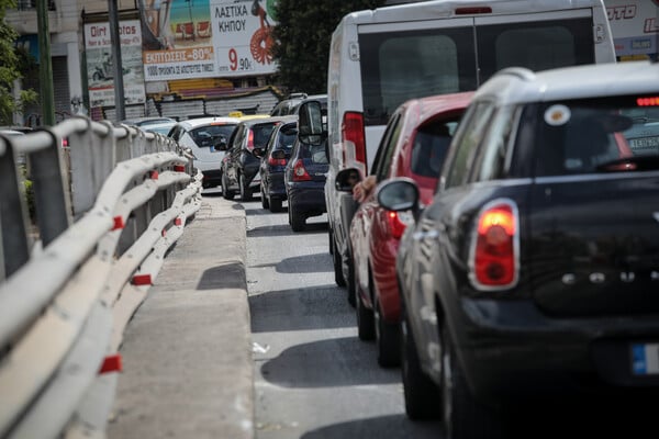 Επιστροφή μετ’ εμποδίων για τους εκδρομείς του Πάσχα – Μποτιλιάρισμα σε πολλούς δρόμους