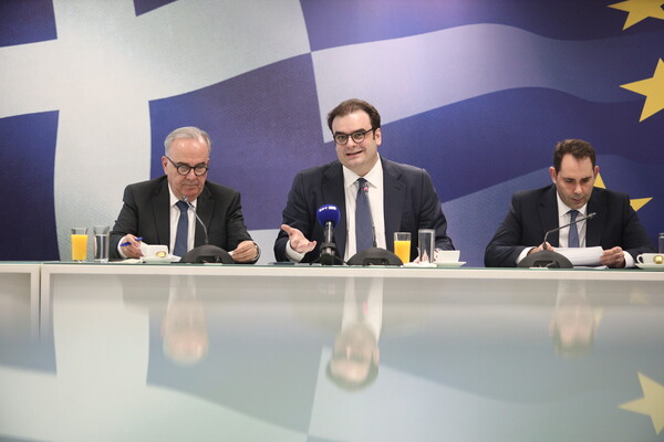 Έξι ερωτήσεις και απαντήσεις για τα μέτρα στήριξης -Ποιοι δικαιούνται επιστροφή ενός ενοικίου και αύξηση 250 ευρώ