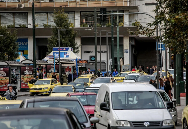 Κίνηση στους δρόμους: Καθυστερήσεις στον Κηφισό και το κέντρο της Αθήνας