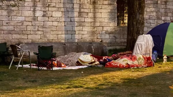 Νύχτα τρόμου στην Κωνσταντινούπολη: Στα πάρκα οι πολίτες - Διχασμένοι οι σεισμολόγοι για τον «μεγάλο σεισμό»