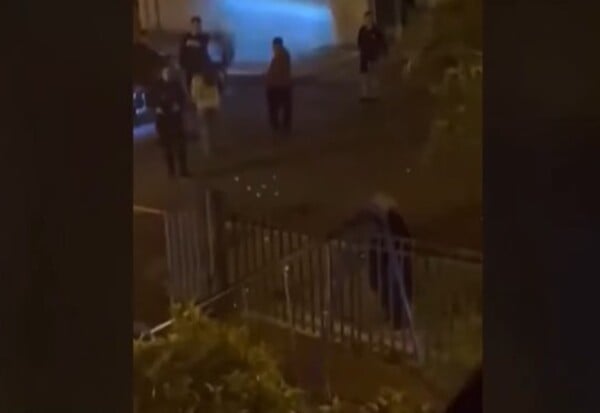 Πόρος: Ανήλικοι πετούν βαρελότα στα πόδια 85χρονης