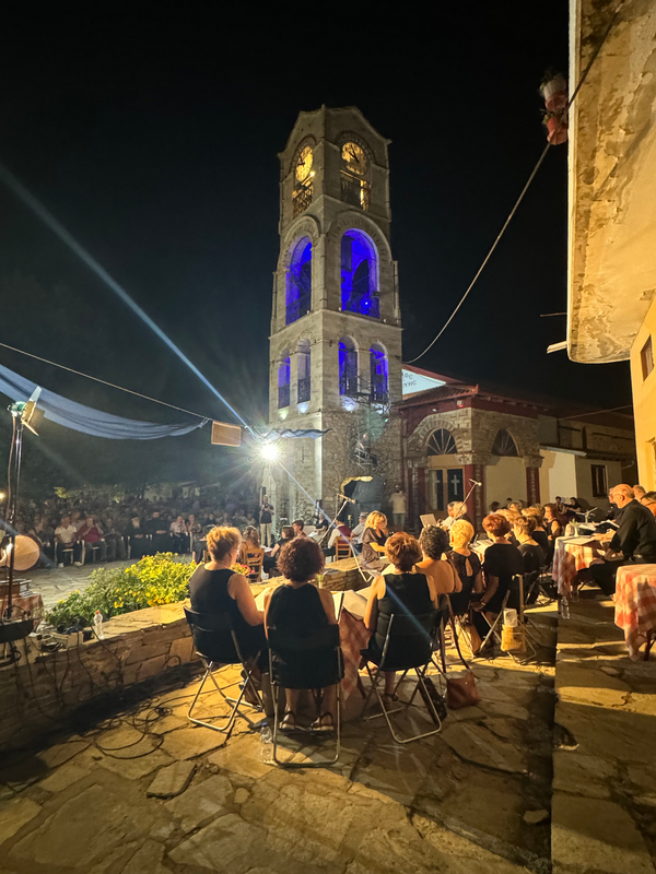 Η 28χρονη Φωτε ινή Γάλλου γύρισε στο χωριό της, την Πρώτη Σερρών, και έφτιαξε μια εφημερίδα από το μηδέν