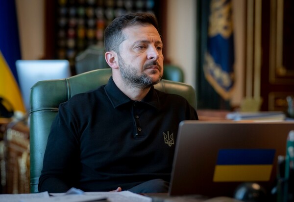 Επιστρέφει εκτάκτως στην Ουκρανία ο Ζελένσκι: «Η Ρωσία συνεχίζει να σκοτώνει τον λαό μας»