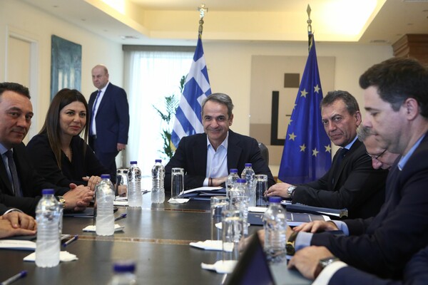  Μητσοτάκης στο υπουργείο Παιδείας: Eξετάζονται προτάσεις για μείωση της ύλης