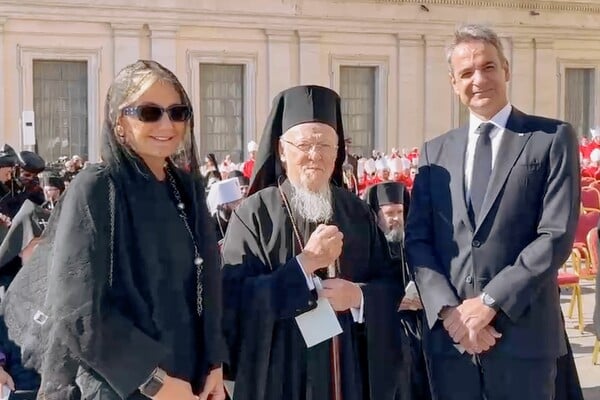 Κηδεία Πάπα Φραγκίσκου: Στην πλατεία του Αγίου Πέτρου ο Κυριάκος Μητσοτάκης