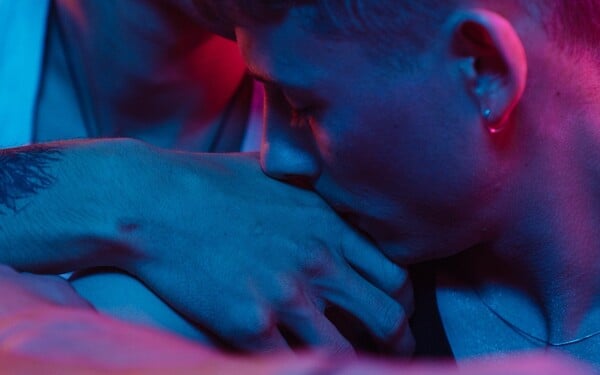 Τι συμβαίνει τελικά με το chemsex; / Επαφή με chems: Μιλάμε ανοιχτά και χωρίς ταμπού / Chemsex: Είναι η μεγαλύτερη τραγωδία για την queer κοινότητα μετά το HIV;