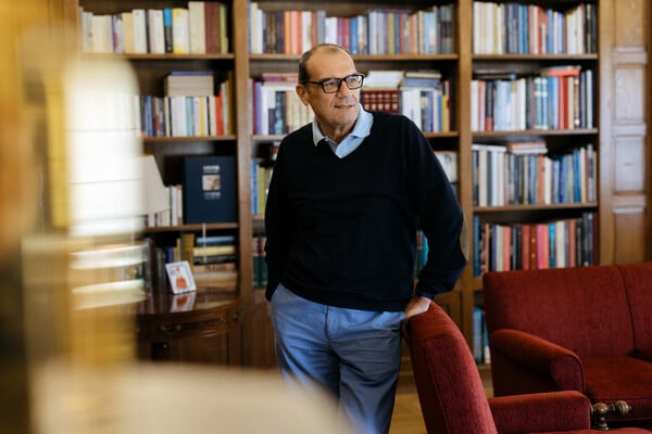 Νίκος Μπακουνάκης: «Αυτή τη θέση δεν την παντρεύεσαι, ούτε είσαι θεός» ΟΙ ΤΙΤΛΟΙ ΣΤΟ ΤΕΛΟΣ ΤΟΥ ΚΕΙΜΕΝΟΥ