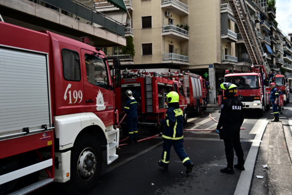Φωτιά σε διαμέρισμα στους Αμπελόκηπους - Απεγκλωβίστηκε ηλικιωμένη
