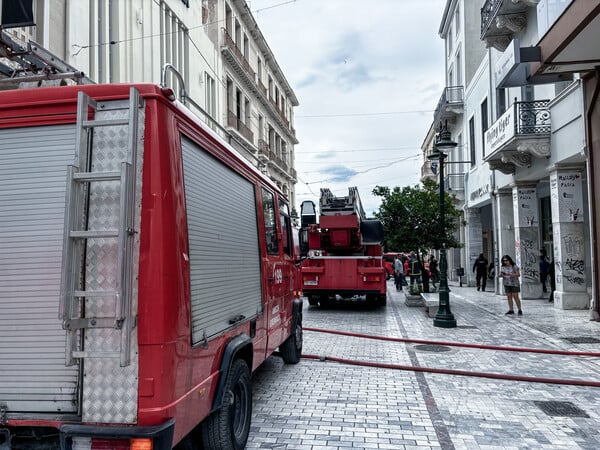 Φωτιά σε κατάστημα στην Πάτρα