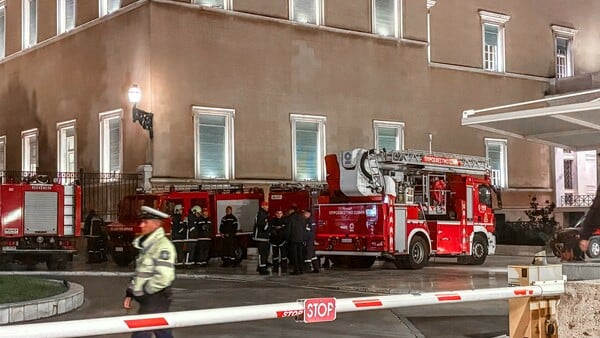 Λήξη συναγερμού μετά από το τηλεφώνημα για βόμβα στη Βουλή