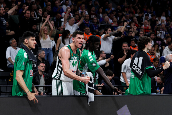 Euroleague: Ο Παναθηναϊκός «έσπασε» την έδρα της Εφες με 81-77 και έκανε το 2-1